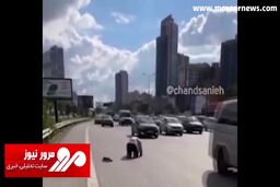 اعتراض متفاوت یک شهروند به کمبود مسجد در استانبول وسط بزرگراه! + فیلم