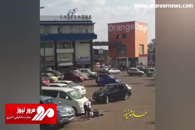 شوکه شدن کارمند پارکینگ از زیر گرفتن همکارش توسط راننده خودروی سواری حین پارک! + فیلم