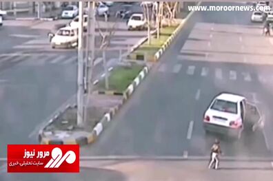 لحظه وحشتناک پرتاب شدن یک کودک به بیرون از خودرو پراید درحال حرکت + فیلم