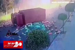 لحظه هولناک تصادف یک پراید با کامیون نوشابه! + فیلم