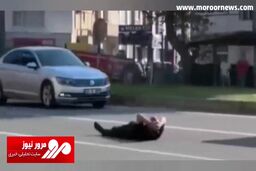 حرکت جنون‌آمیز عابرپیاده وسط یک خیابان در بورسا + فیلم