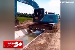 دست‌فرمان جالب راننده بیل مکانیکی! + فیلم