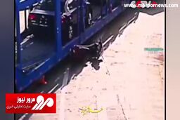 زنده ماندن حیرت انگیز کودک از زیر چرخ‌های تریلی + فیلم