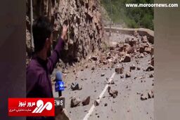 تصاویری بهت‌آور از ریزش کوه روی خودروها در جاده چالوس + فیلم