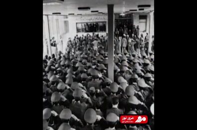 لحظه ورود رهبر انقلاب به حسینیه امام خمینی(ره)