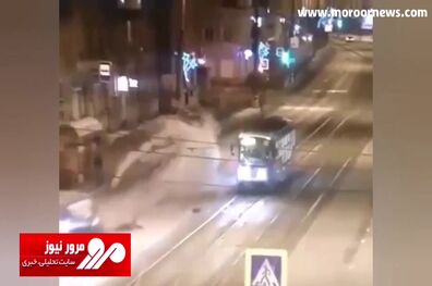پرواز وحشتناک یک مرد پس از تصادف با یک خودرو وسط خیابان! + فیلم