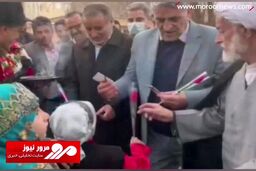 اقدام عجیب نماینده شاهرود در سال انتخابات؛توزیع کارت هدیه بین روستانشینان! + فیلم