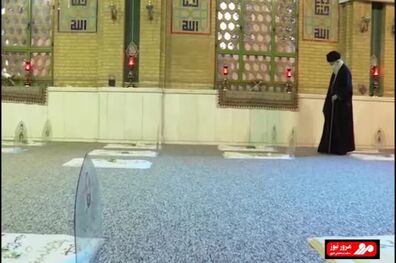 حضور رهبر انقلاب بر مزار شهدای هفتاد و دو تن