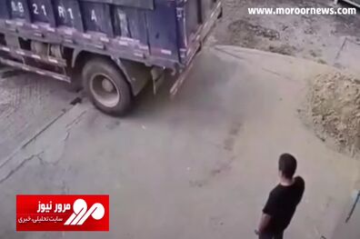 لحظه هولناک نشست زمین سقوط کامیون حامل بار! + فیلم