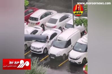 لحظه سقوط مخزن سوخت هواپیما روی چند خودرو وسط خیابان + فیلم