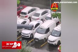 لحظه سقوط مخزن سوخت هواپیما روی چند خودرو وسط خیابان + فیلم