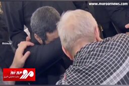 اشک‌های جانسوز حاج سیدرضا نریمانی در لحظه اعلام خبر درگذشت والده توسط حاج منصور ارضی + فیلم