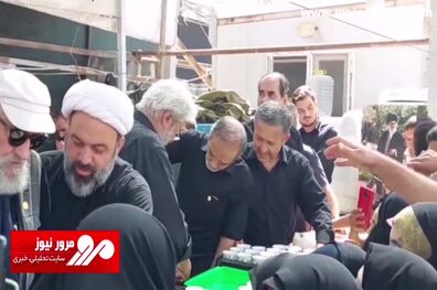 خدمات‌رسانی داریوش ارجمند و محمد فیلی به زائرین در مسیر نجف به کربلا + فیلم