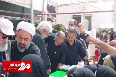 خدمات‌رسانی داریوش ارجمند و محمد فیلی به زائرین در مسیر نجف به کربلا + فیلم